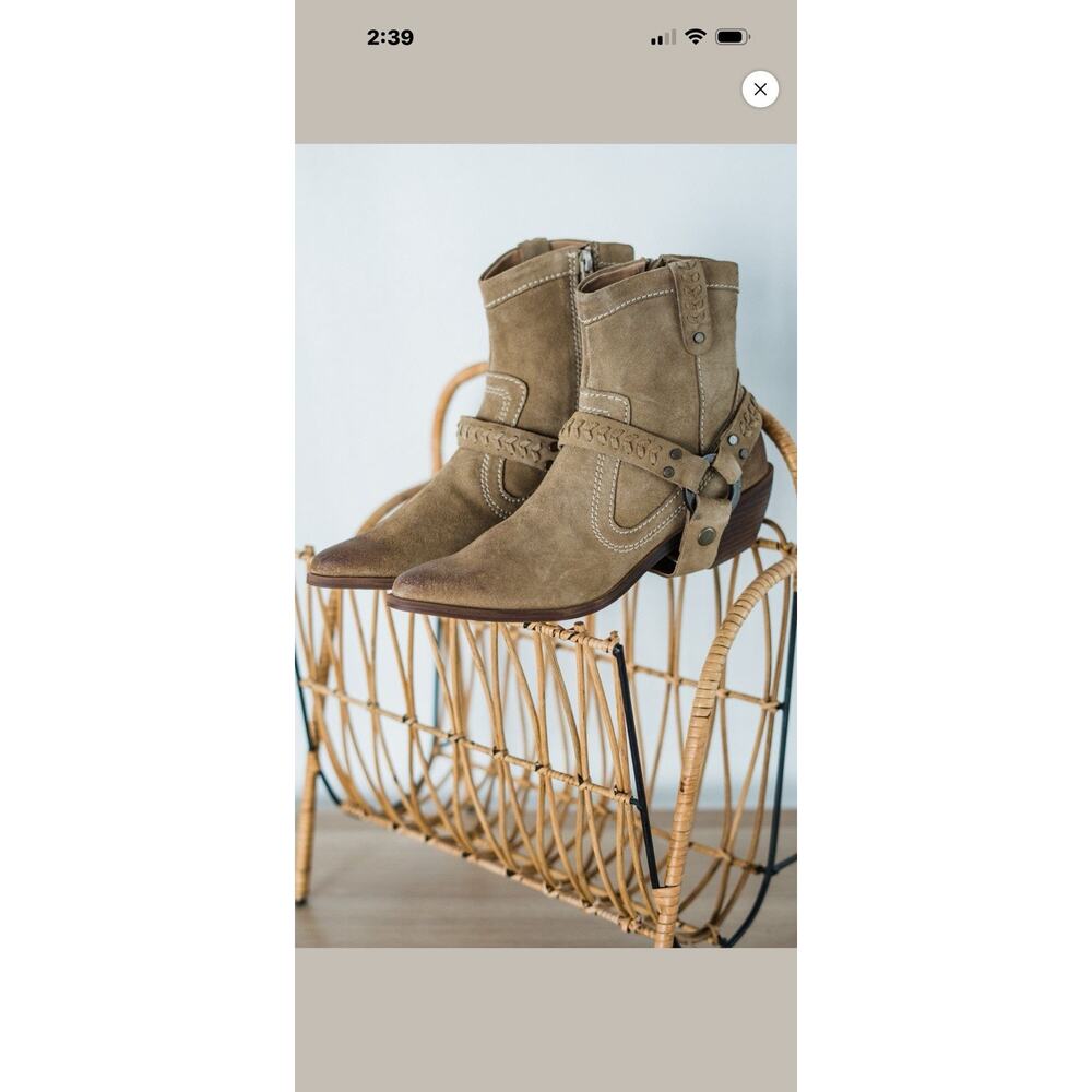 Charly Western Ankle Boots Beige Leather Zip Straps Studded Women's Size 8.5